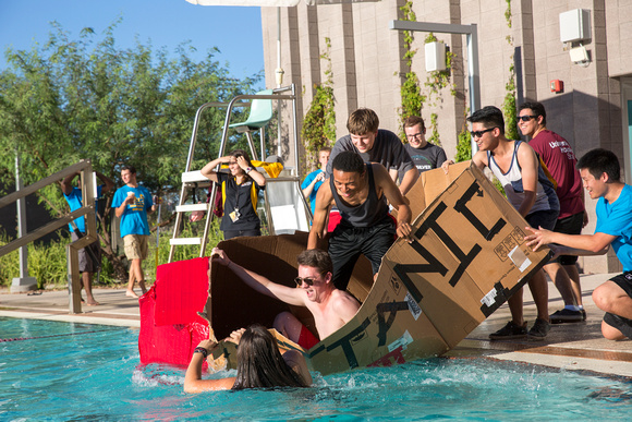 Poly-cardboard-boat-races-fall-2016-JH-2324a